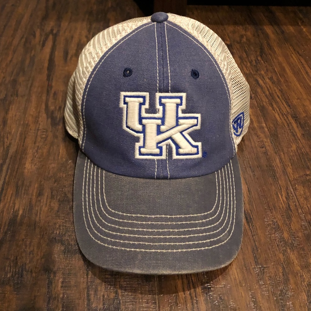 Kentucky Wildcats Top of The World hat.